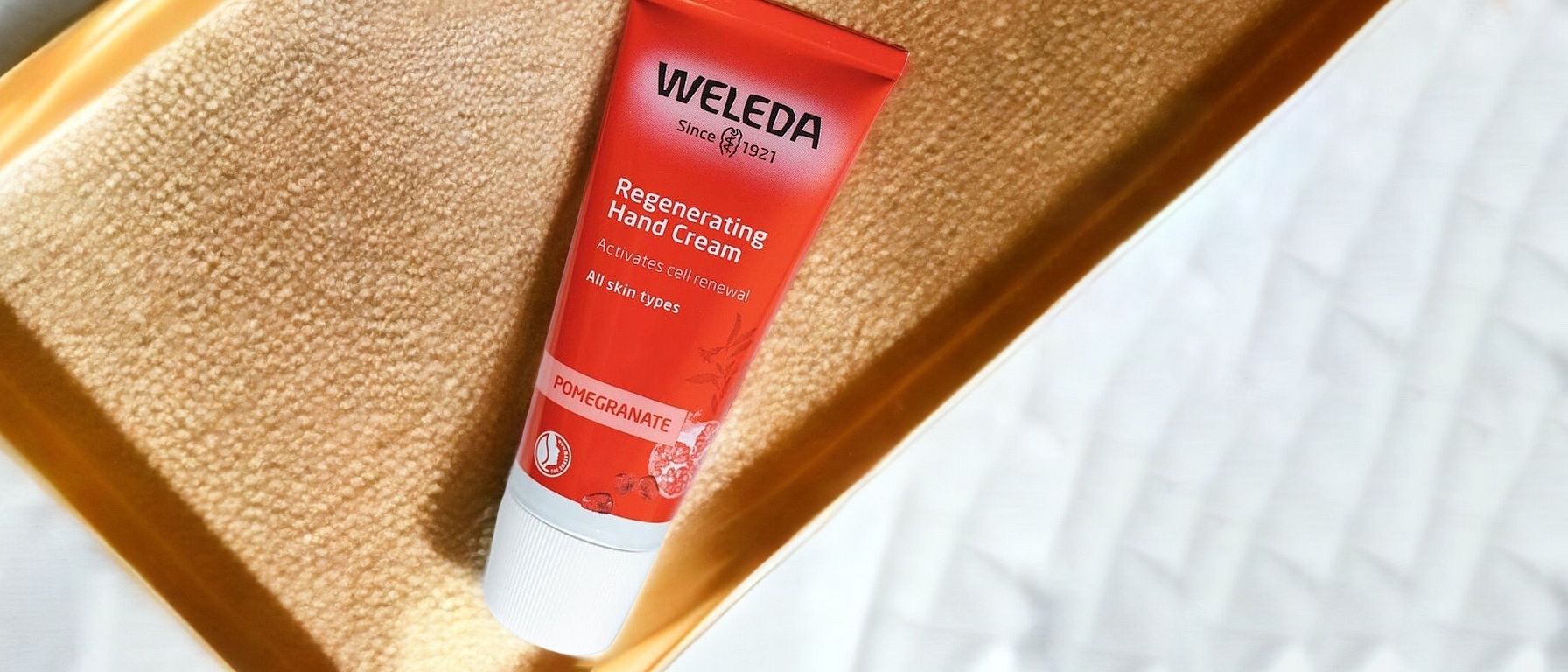 Regenerating Hand Cream - Pomegranate on a gold plate