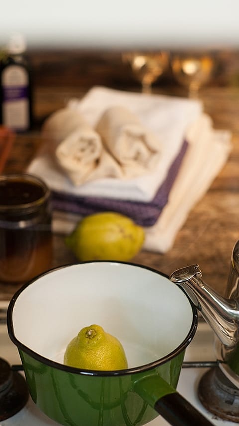 Pot with lemon on the stove.