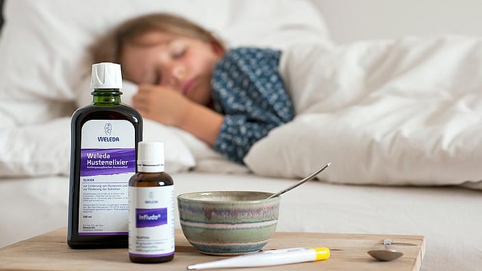 Hustenelixier in front of sick child