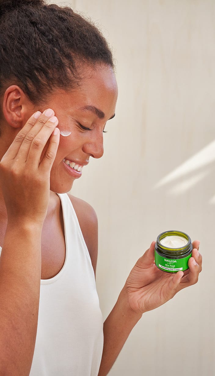 skin food day cream application
